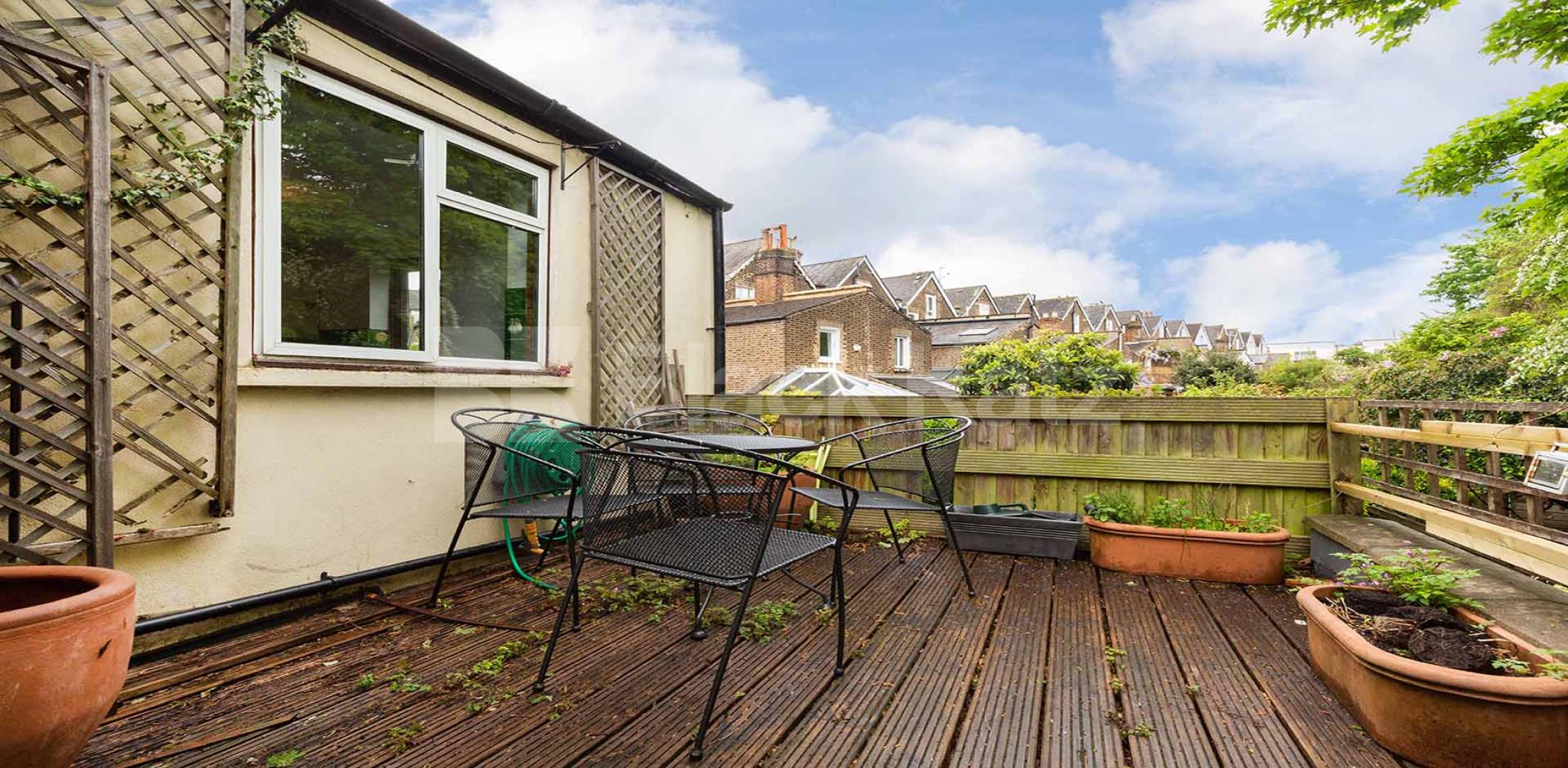 			PRIVATE ROOF TERRACE, 3 Bedroom, 1 bath, 1 reception Flat			 Upper Tollington Park N4, FINSBURY PARK / STROUD GREEN